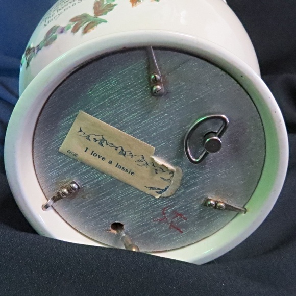 Crown Devon - Large wind up musical jug / pitcher ‘I Love a Lassie' - Picture 4 of 4